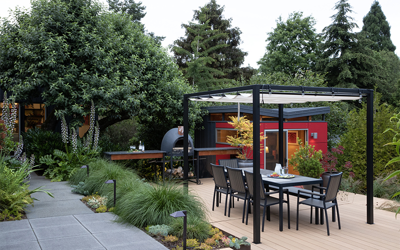 outdoor dining room